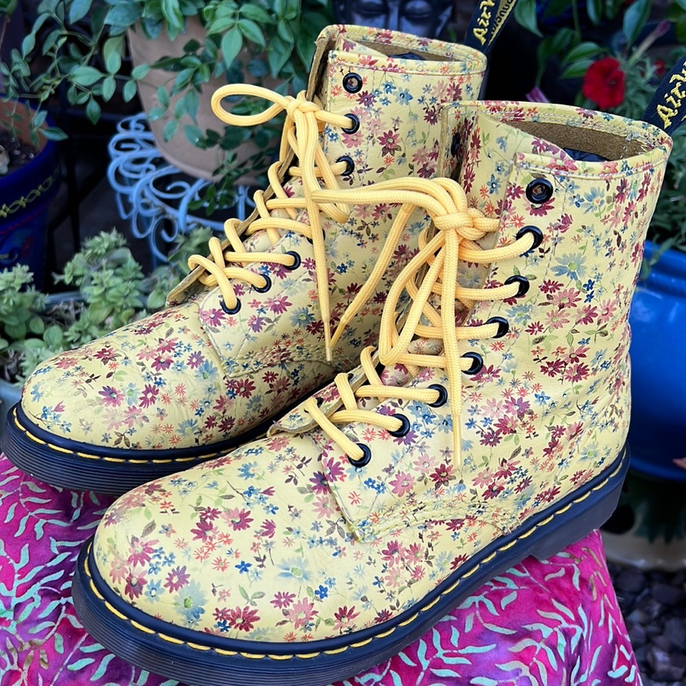 ☀️ 🌺 Dr. Martens 1460 Sunshine Yellow Daisy Floral Boots 🌺☀️ - Picture 16 of 17